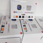 i20 Ultra Max Suit Smartwatch & Earbuds Combo | 10-in-1 Set with 7 Straps | Random Colors - Image 4